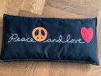 Langwerpig kussen ‘peace and love’ IKEA - ZGAN, Ophalen of Verzenden, Zo goed als nieuw, Zwart, Rechthoekig