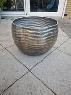 Grote metalen plantenpot., Tuin en Terras, Minder dan 60 cm, Rond, Ophalen of Verzenden, Zo goed als nieuw