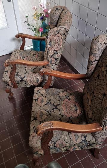 2 KASTEELSTOELEN FAUTEUILS beschikbaar voor biedingen