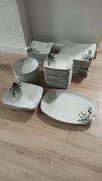 Servies  borden 12 delig nog nieuw, Antiek en Kunst, Antiek | Servies compleet, Ophalen of Verzenden