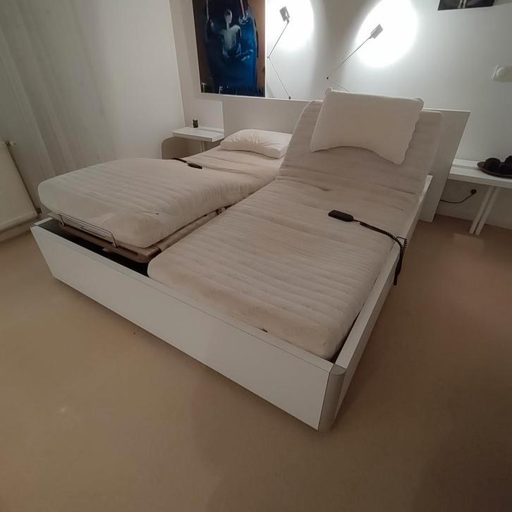 Verstelbaar dubbelbed, Huis en Inrichting, Slaapkamer | Bedden, Gebruikt, Tweepersoons, 210 cm, Hout, Wit, Verstelbaar, Ophalen