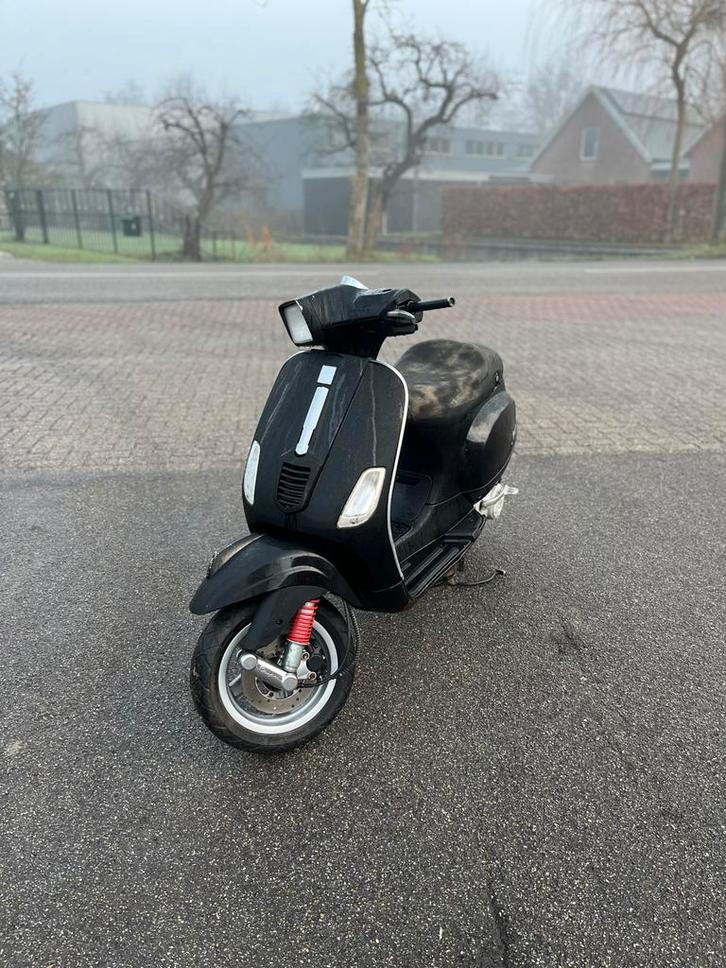 Vespa s 2010 4t op snor plaat, Fietsen en Brommers, Scooters | Vespa, Gebruikt, Vespa S, Maximaal 45 km/u, Benzine, Ophalen