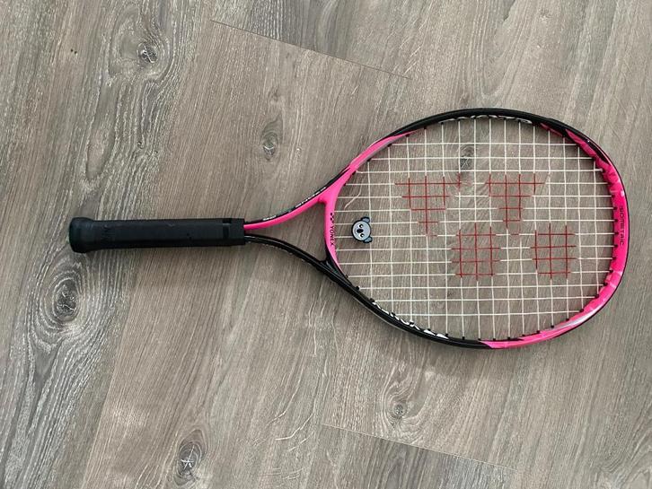 Yonex Ezone junior tennisracket 25” incl demper en hoes, Sport en Fitness, Tennis, Zo goed als nieuw, Racket, Overige merken, L00