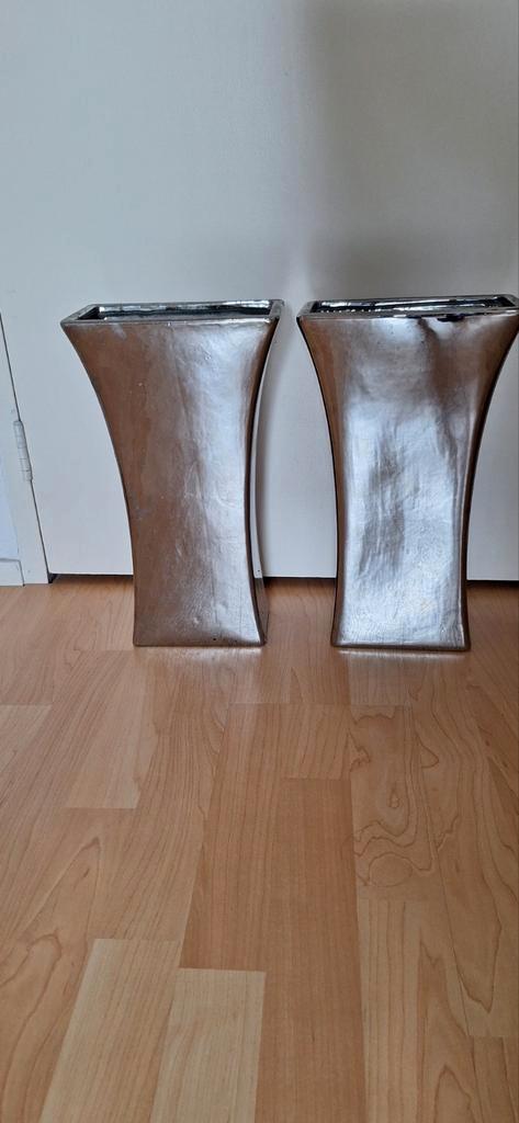 2 Zilveren Bloempotten / Vazen, Huis en Inrichting, Woonaccessoires | Vazen, Overige kleuren, Minder dan 50 cm, Overige materialen