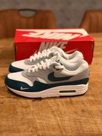 Te koop: Nike Air Max 1 - LV8 Dark Teal Green, Kleding | Heren, Schoenen, Overige kleuren, Nike, Nieuw, Ophalen of Verzenden