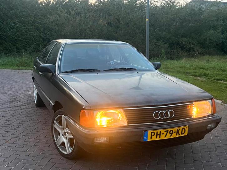 Oldtimer Audi 100 1.8 CC 1986 Blauw, Auto's, Audi, Particulier, Benzine, Sedan, Handgeschakeld, Origineel Nederlands, Blauw, Voorwielaandrijving
