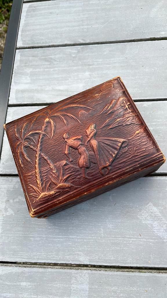 Humidor voor sigaartjes en sigaretten., Verzamelen, Rookartikelen, Aanstekers en Luciferdoosjes, Gebruikt, Tabaksdoos of Verpakking