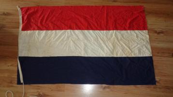 Vooroorlogse Nederlandse vlag beschikbaar voor biedingen