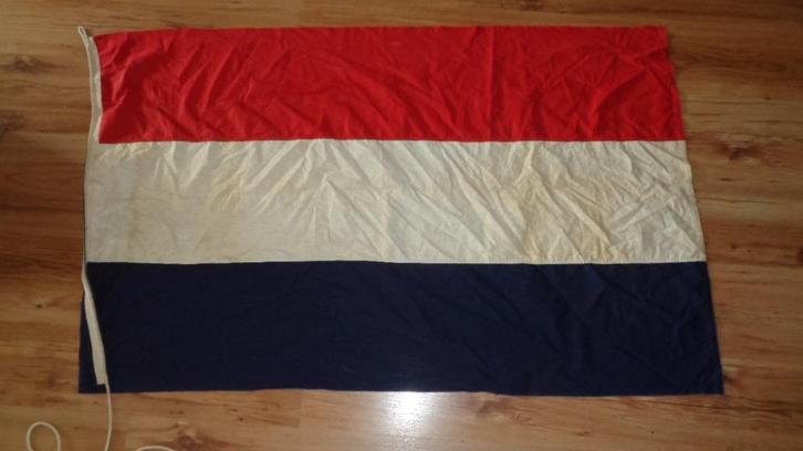 Vooroorlogse Nederlandse vlag, Antiek en Kunst, Curiosa en Brocante, Verzenden