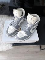 Jordans, Nike, Ophalen of Verzenden, Grijs, Sneakers of Gympen