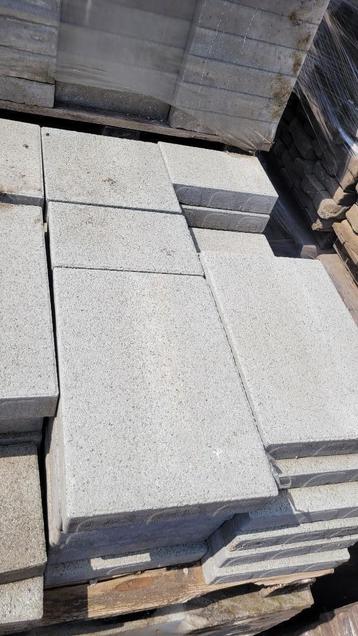 betontegels in wildverband beschikbaar voor biedingen