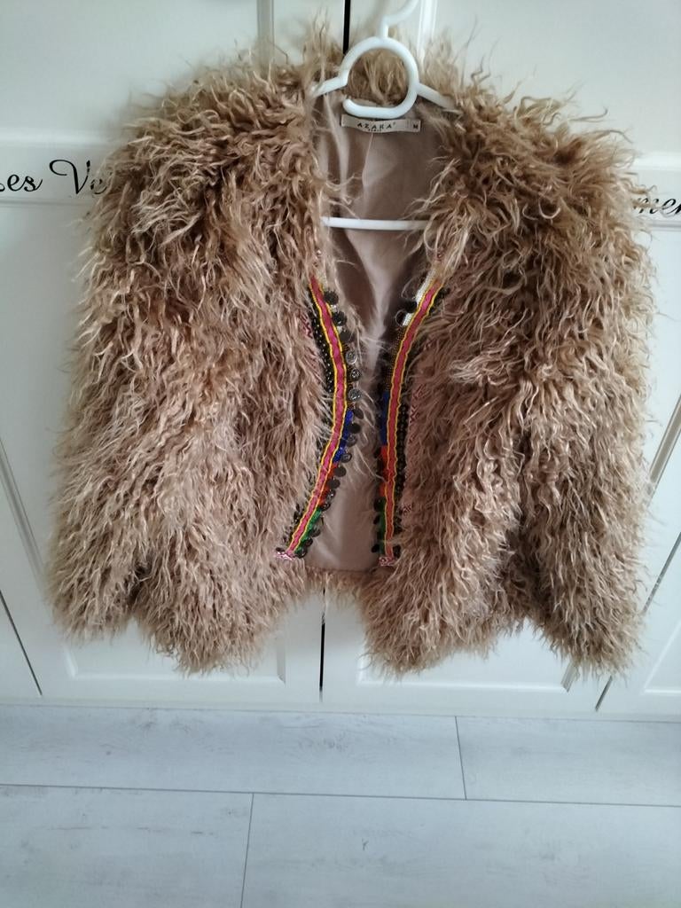 Fluffy jasje - ideaal voor carnaval!, Kleding | Dames, Carnavalskleding en Feestkleding, Kleding, Azaka, Gedragen, Ophalen