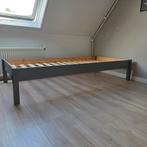 Eenpersoonsbed van Woood grijs, Ophalen, 90 cm, Eenpersoons, Zo goed als nieuw