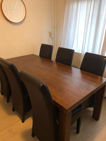 Houten Eettafel met 6 Stoelen 175€ beschikbaar voor biedingen