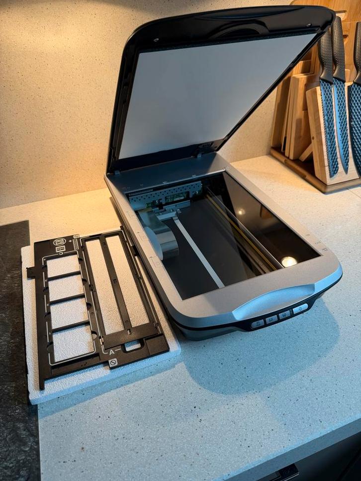 Epson V500 Scanner - Perfect voor Foto's & Negatieven, Computers en Software, Scanners, Gebruikt, Flatbedscanner, MacOS, Windows