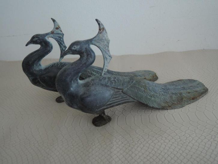 Twee ouderwetse metalen vogels / pauwen, Antiek en Kunst, Curiosa en Brocante, Ophalen of Verzenden