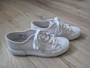 Witte sneakers maat 40, ongedragen! beschikbaar voor biedingen