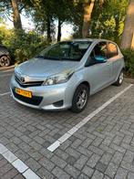 Toyota Yaris 1.0 12V Vvt-i 5DR 2012 Grijs, 527 kg, 750 kg, Origineel Nederlands, Bedrijf