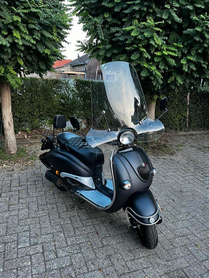 Retro scooter, Fietsen en Brommers, Snorfietsen en Snorscooters, Zo goed als nieuw, Overige merken, Benzine, Ophalen