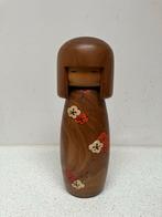 Vintage Usaburo Kokeshi pop met bloesems, Antiek en Kunst, Kunst | Beelden en Houtsnijwerken, Ophalen of Verzenden