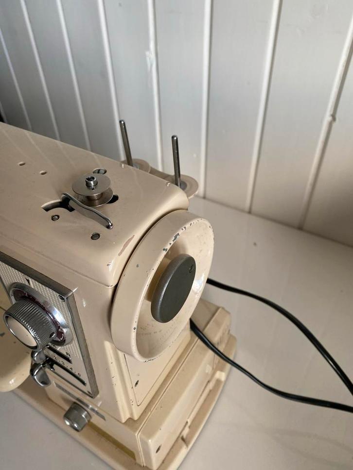 Vendomatic Vintage Naaimachine - Werkend!, Hobby en Vrije tijd, Naaimachines en Toebehoren, Gebruikt, Naaimachine, Overige merken
