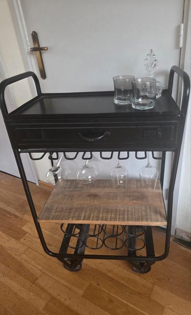 Stijlvolle Wijn Trolley /  barwagen mango hout + zwart, Huis en Inrichting, Woonaccessoires | Wijnrekken, Gebruikt, Ophalen