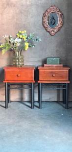 2 retro vintage houten nachtkastjes nacht kastje gietijzer?, Gebruikt, Minder dan 45 cm, Ophalen of Verzenden, Minder dan 55 cm