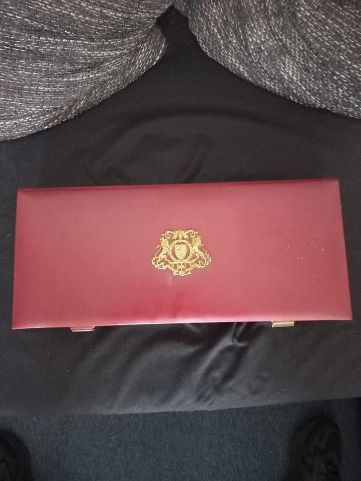 Mooie postzegel Doos met Staatswapen, Postzegels en Munten, Postzegels | Toebehoren, Ophalen of Verzenden