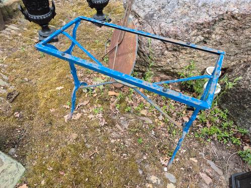 Gietijzer sokkel tafel met blad of verkeersbord FRAAI ZIEN, Tuin en Terras, Tuintafels, Zo goed als nieuw, Rond, Ophalen