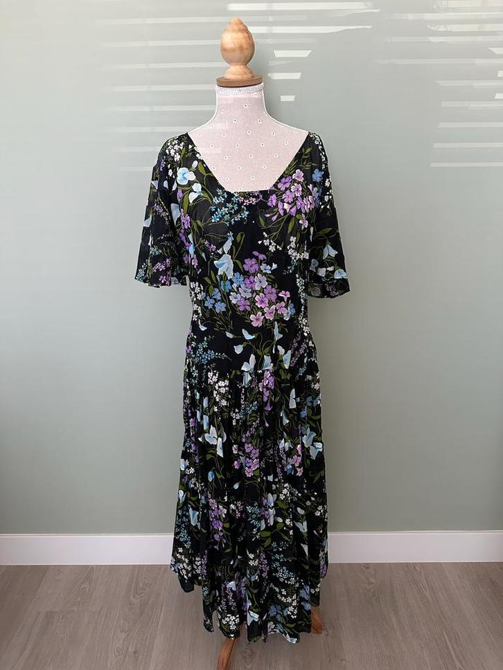 Midi jurk, Kleding | Dames, Jurken, Zo goed als nieuw, Maat 38/40 (M), Overige kleuren, Onder de knie, Verzenden
