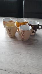 5 Nieuwe Koffie Mokken, met opschrift:Koffie!, Nieuw, Ophalen of Verzenden, Effen, Kop(pen) en/of Schotel(s)