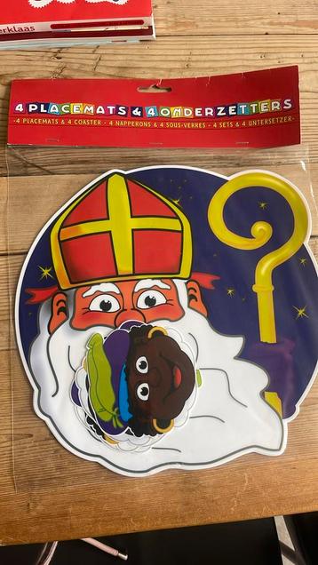 Nieuw 4x placemat sint en 4x zwarte piet onderzetters beschikbaar voor biedingen