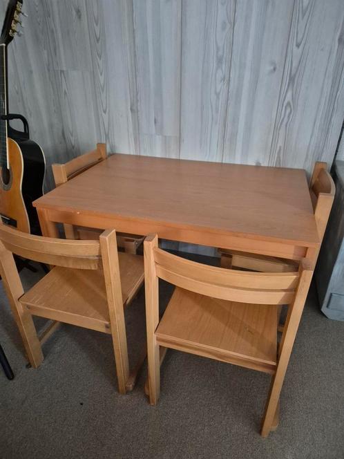 Kindertafel met 4 stoelen, Kinderen en Baby's, Kinderkamer | Tafels en Stoelen, Zo goed als nieuw, Ophalen