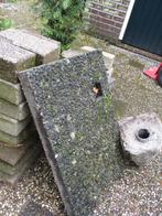 Betontegel met gat voor droogmolen., Ophalen, Gebruikt