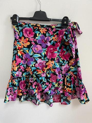 R33 - Fleurige Kilky bloemenrok maat M-L (1) beschikbaar voor biedingen