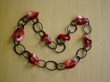 HALSKETTING ITALIAANS MODE SIERAAD KUNSTSTOF 84 cm  beschikbaar voor biedingen