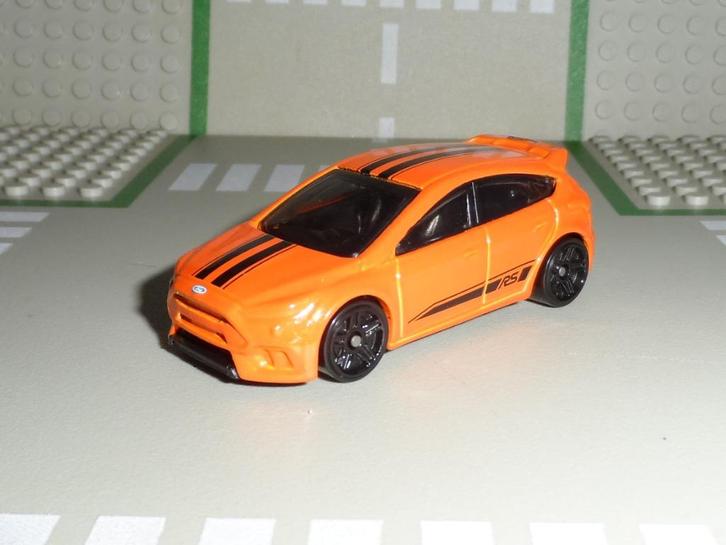 Hot Wheels - Ford Focus RS (oranje) 1:64, Hobby en Vrije tijd, Modelauto's | Overige schalen, Nieuw, Auto, Ophalen of Verzenden