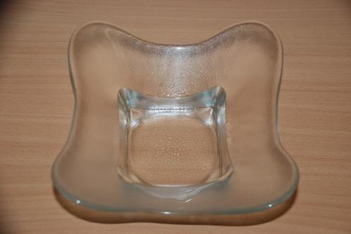 Schaal of vaas als bloem.             Glas., Huis en Inrichting, Woonaccessoires | Vazen, Gebruikt, Minder dan 50 cm, Glas, Ophalen of Verzenden