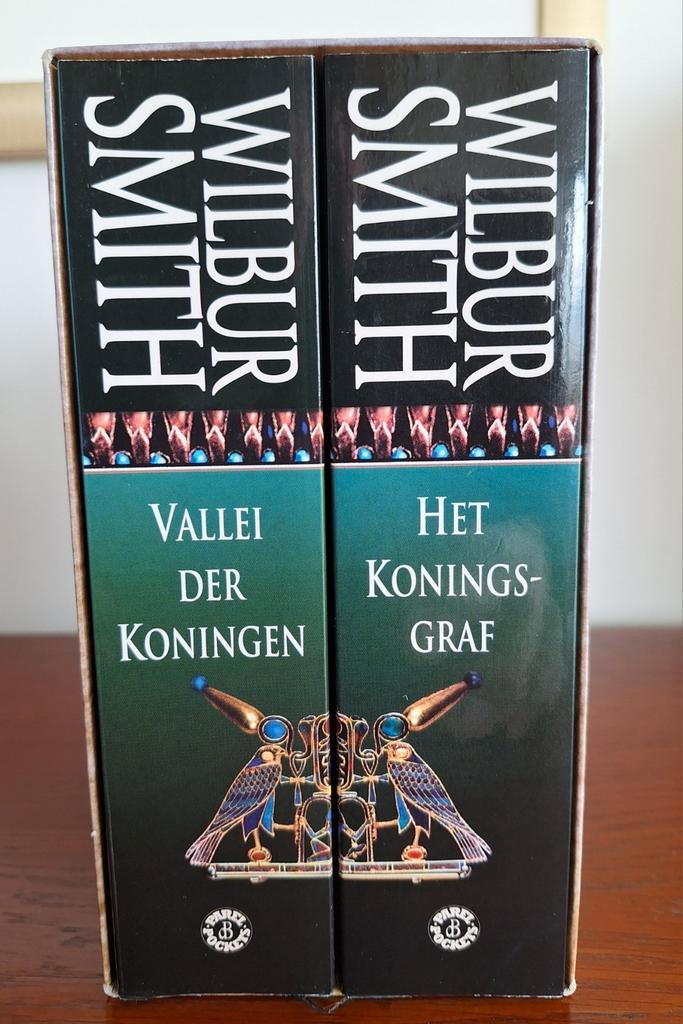 Wilbur Smith - Cassette Vallei der Koningen/Het Koningsgraf, Boeken, Thrillers, Zo goed als nieuw, Ophalen of Verzenden