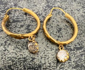 Prachtige 21 karaats gouden oorbellen beschikbaar voor biedingen