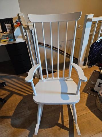 Witte Schommelstoel - Perfect voor Ontspanning! beschikbaar voor biedingen