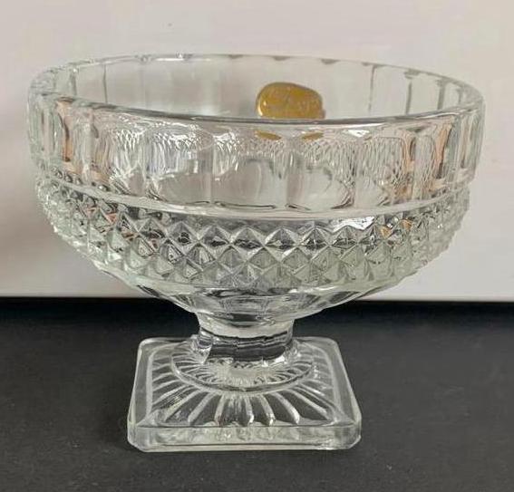 Bohemian Glass : Kristal Bonbonschaaltje Bonbonnière op voet, Antiek en Kunst, Antiek | Glas en Kristal, Ophalen of Verzenden