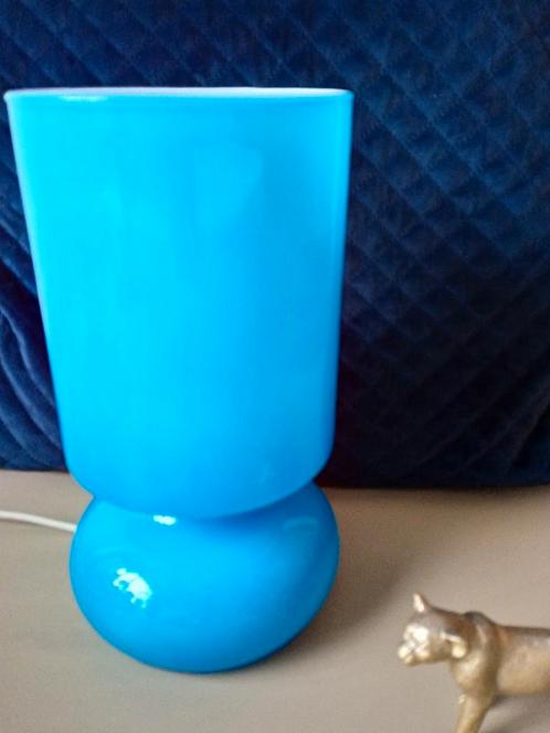 Trendy IKEA vintage glazen tafellamp lamp LYKTA blauw, Huis en Inrichting, Lampen | Tafellampen, Zo goed als nieuw, Minder dan 50 cm