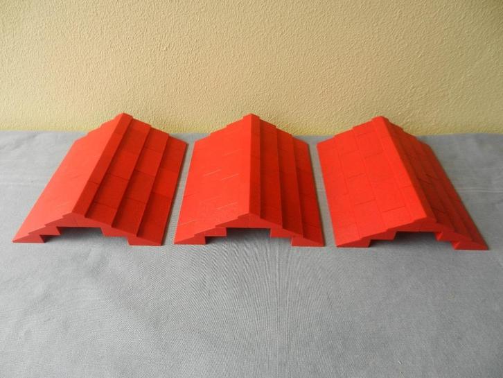 Lego daken (3 stuks) met rode dakpannen, Kinderen en Baby's, Speelgoed | Duplo en Lego, Gebruikt, Ophalen of Verzenden