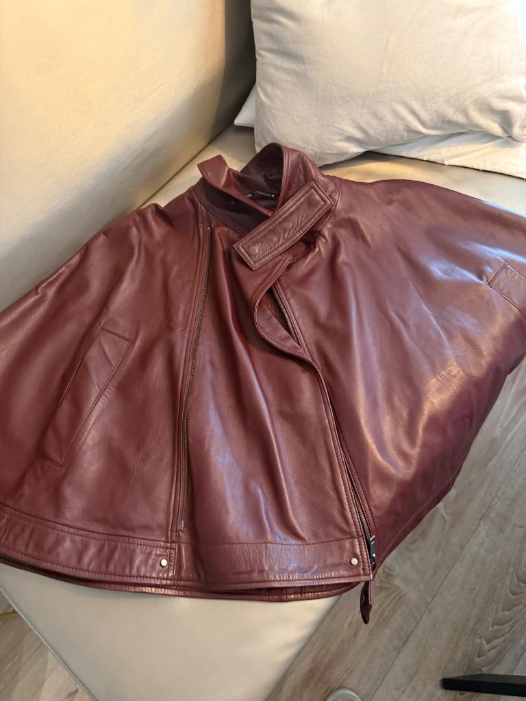 Leren Cape Zara bordeauxrood, Ophalen of Verzenden, Zo goed als nieuw, Overige kleuren, Jasje