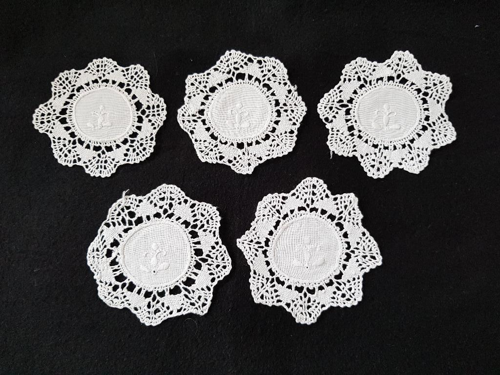 onderzetters Belgisch kant 5 stuks, Ophalen of Verzenden, Zo goed als nieuw, Glas of Kopje