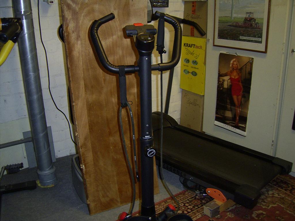 Te Koop: fitniss apparaat  Zijnde hele mooie stepper., Sport en Fitness, Ophalen, Gebruikt, Buik, Stepapparaat