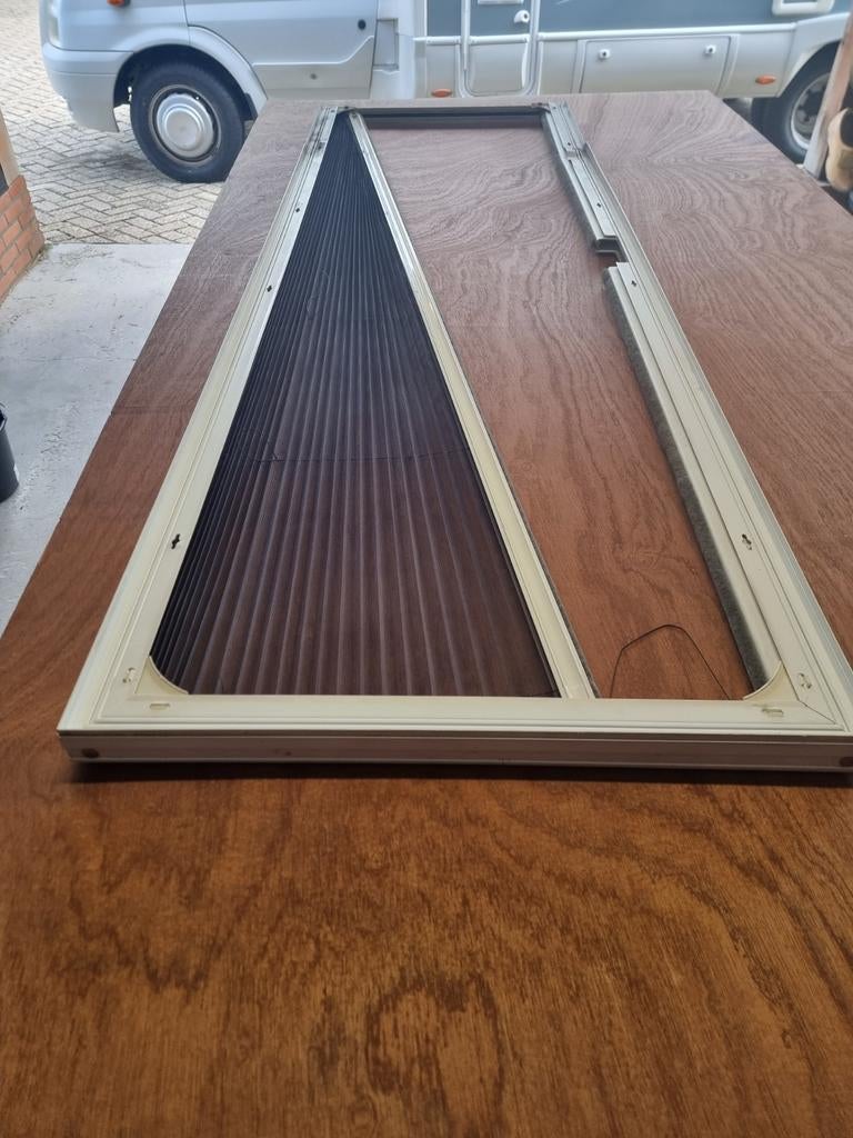 HORDEUR & PLISSE CAMPER DEUR REPARATIE!, Ophalen