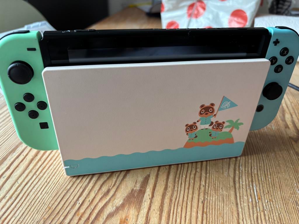 Nintendo switch v2 animal crossing editie + 2 games, Switch 2019 Upgrade, Met games, Ophalen of Verzenden, Zo goed als nieuw