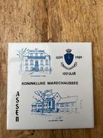 Tegel Koninklijke Marechaussee Assen 1889-1989, Verzamelen, Militaria | Algemeen, Ophalen, Marechaussee, Nederland